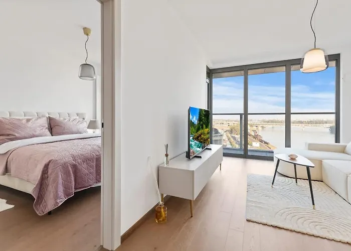 Eurovea Tower 1 Danube View * 브라티슬라바