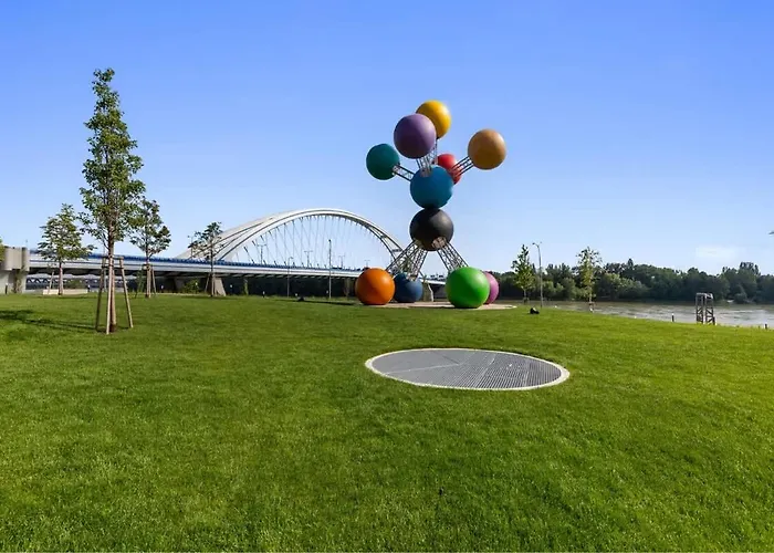 Eurovea Tower 1 Danube View * ブラチスラヴァ